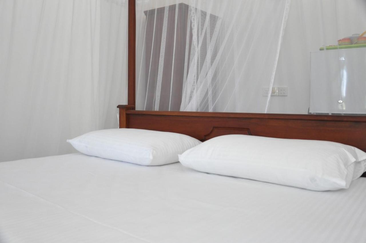 Bed and Breakfast The Ocean Unawatuna Exterior foto