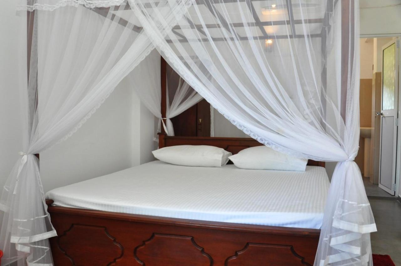Bed and Breakfast The Ocean Unawatuna Exterior foto