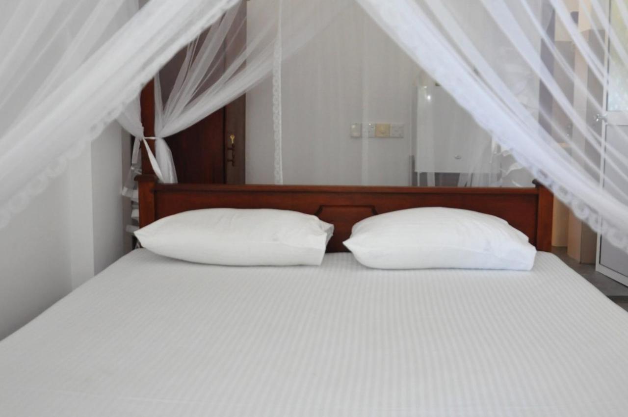 Bed and Breakfast The Ocean Unawatuna Exterior foto