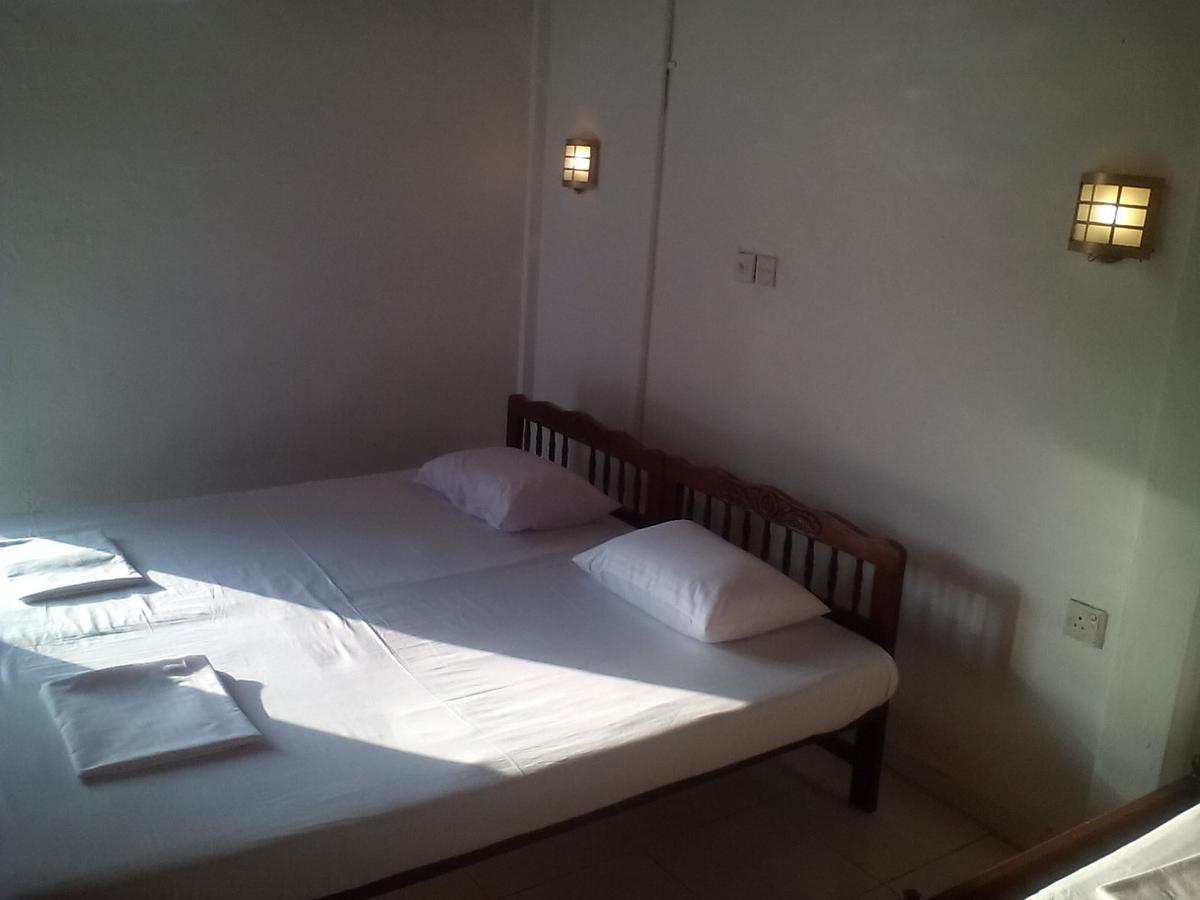 Bed and Breakfast The Ocean Unawatuna Exterior foto